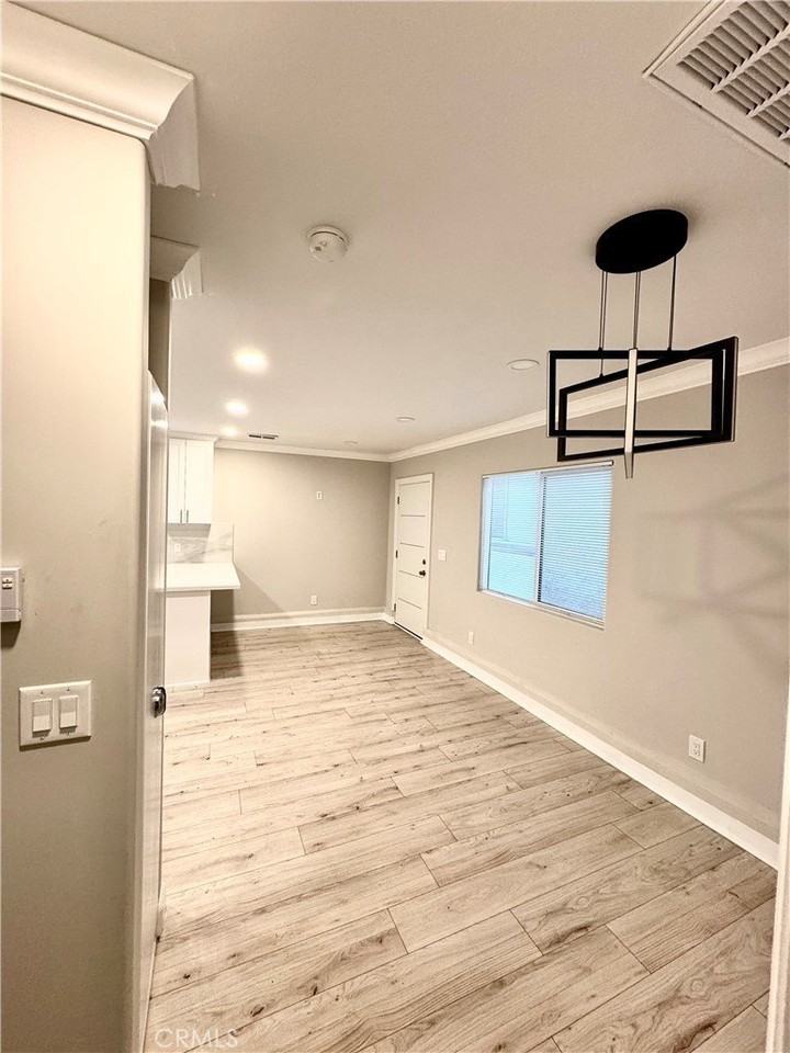 3616 W 59th St - Photo 6 of 12