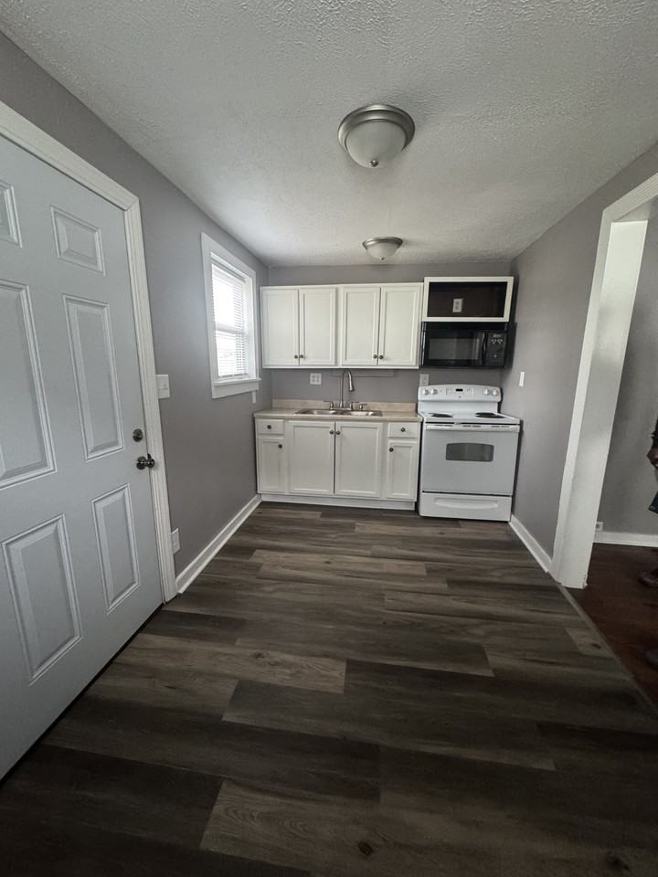 924 Burton Ave #1 - Photo 3 of 11