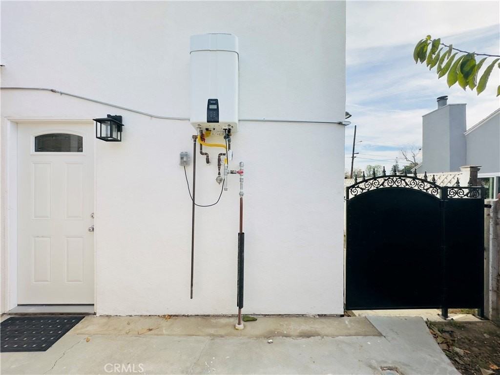 8237 Jellico Ave - Photo 2 of 17