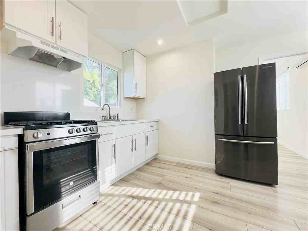 8237 Jellico Ave - Photo 5 of 17