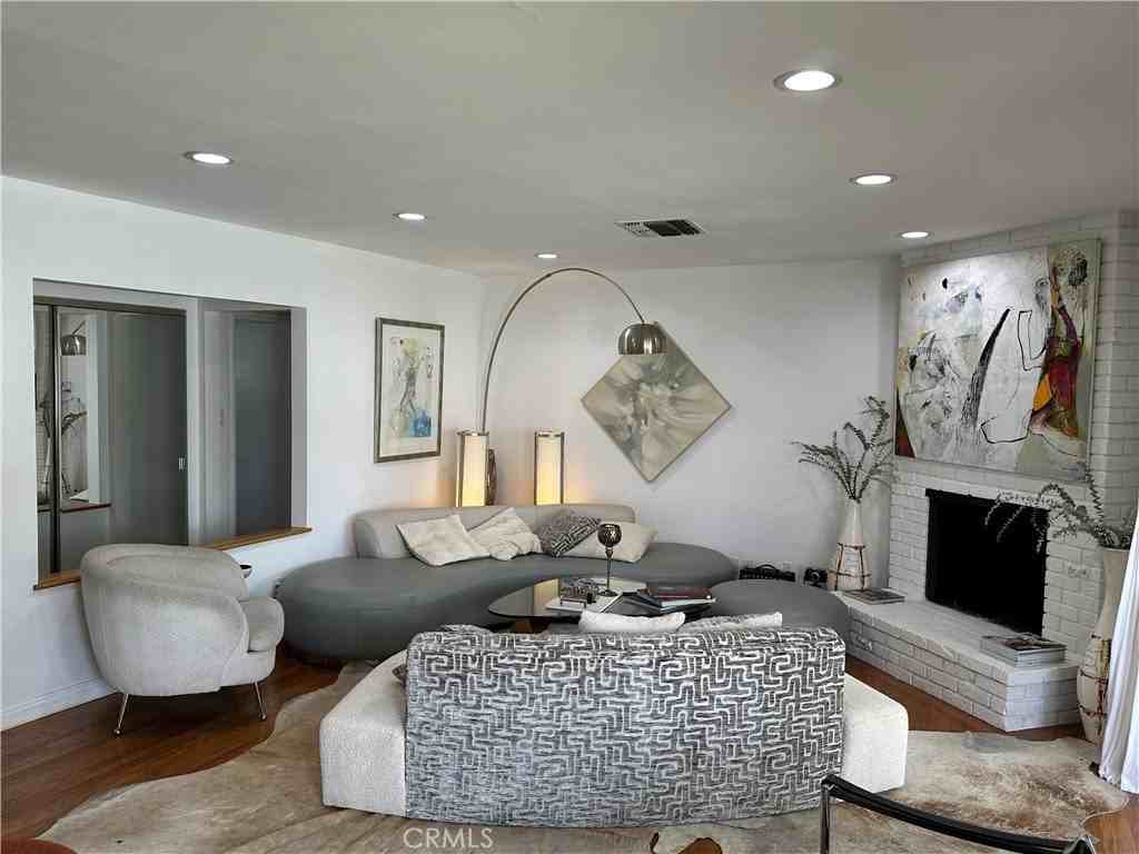 12811 Cumpston St - Photo 5 of 20