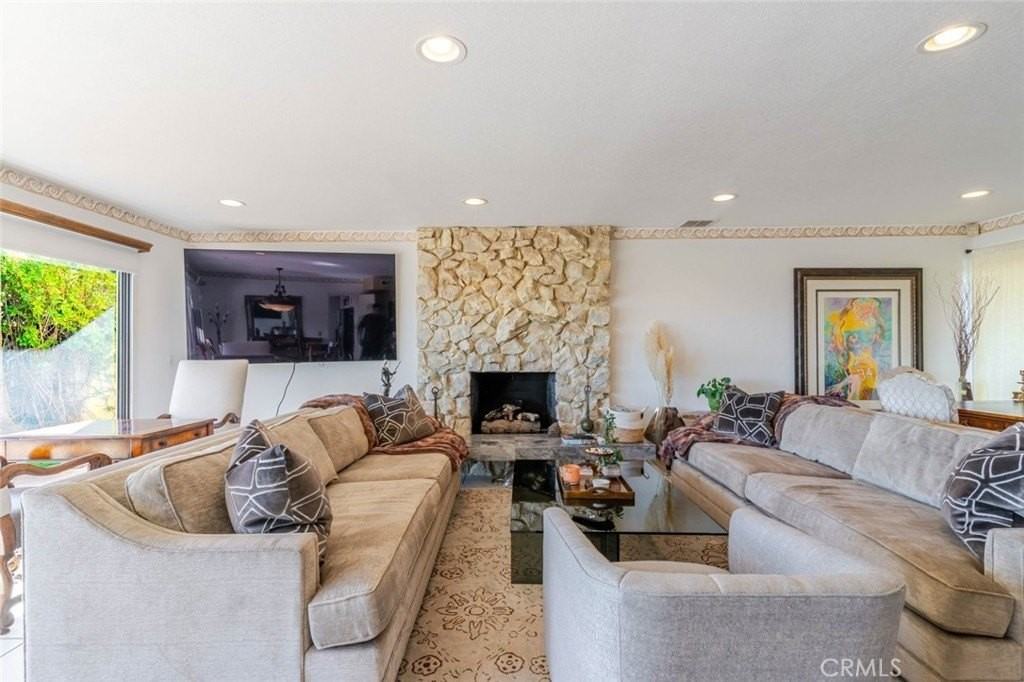 6022 Maury Ave - Photo 6 of 45