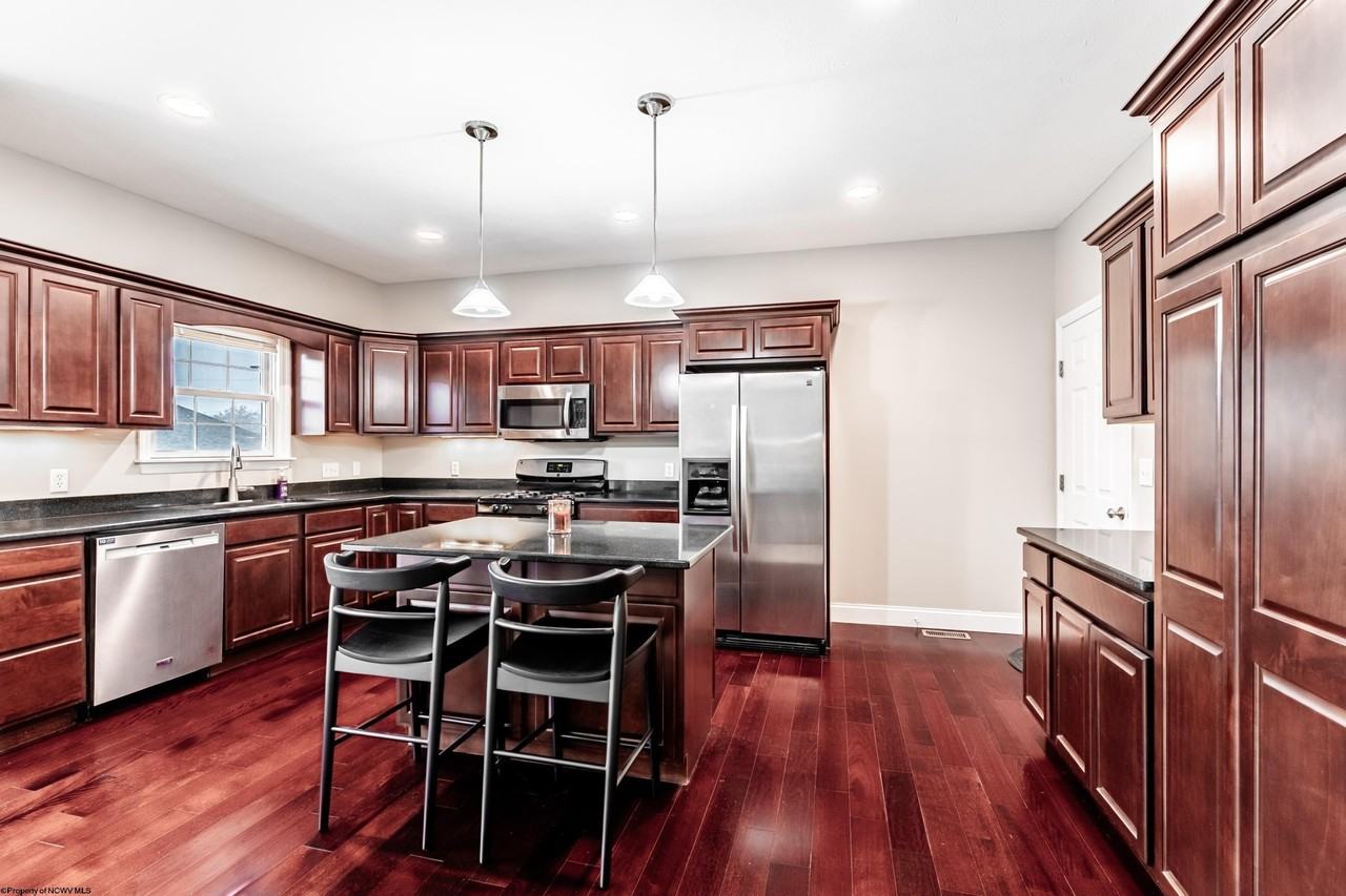 4 Palmetto Dr - Photo 3 of 26