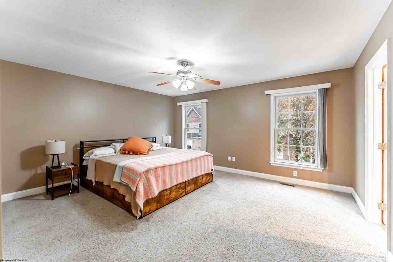 4 Palmetto Dr - Photo 7 of 26