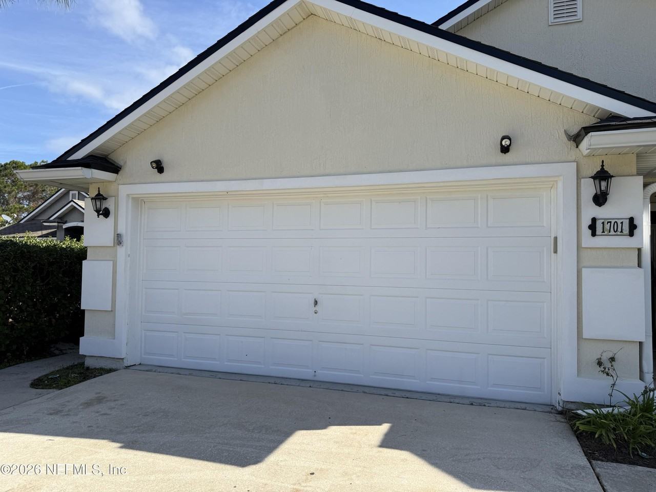 1701 Covington Ln - Photo 3 of 38