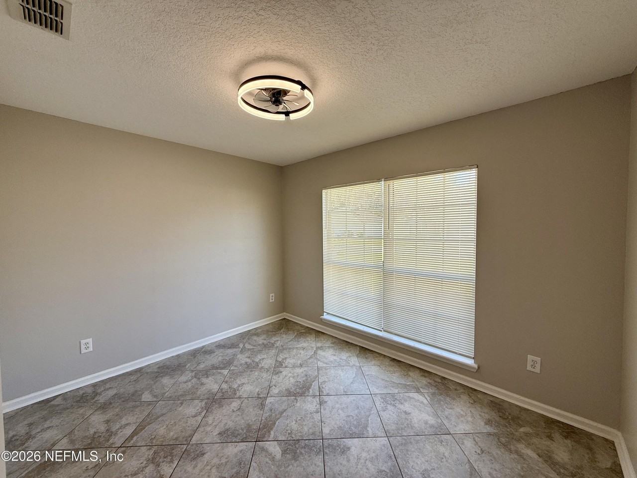 1701 Covington Ln - Photo 4 of 38