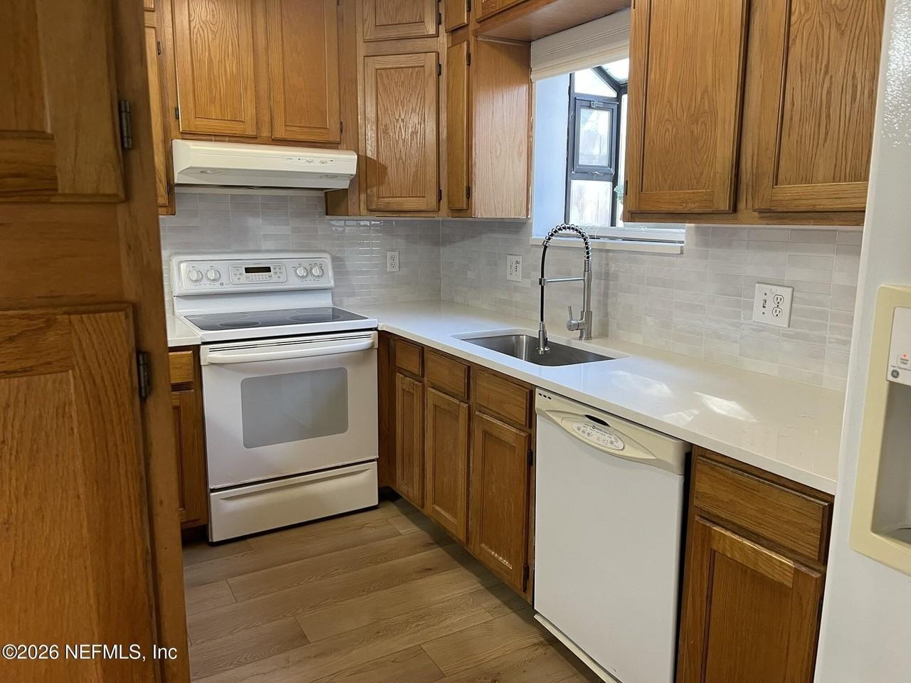 2002 1st St - Photo 3 of 33