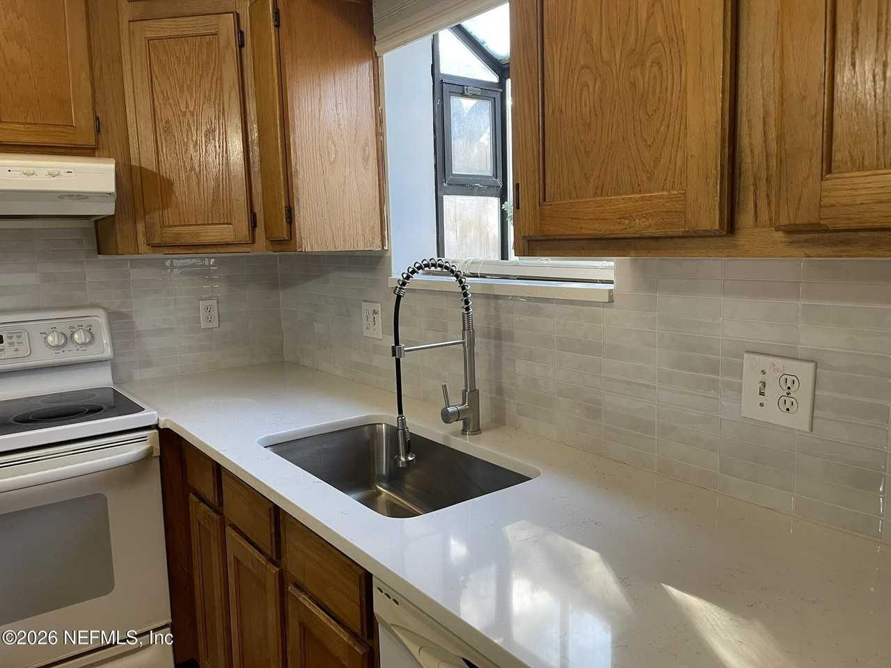 2002 1st St - Photo 4 of 33