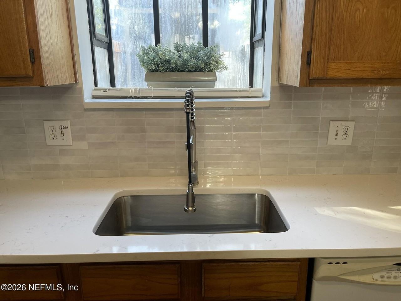 2002 1st St - Photo 5 of 33