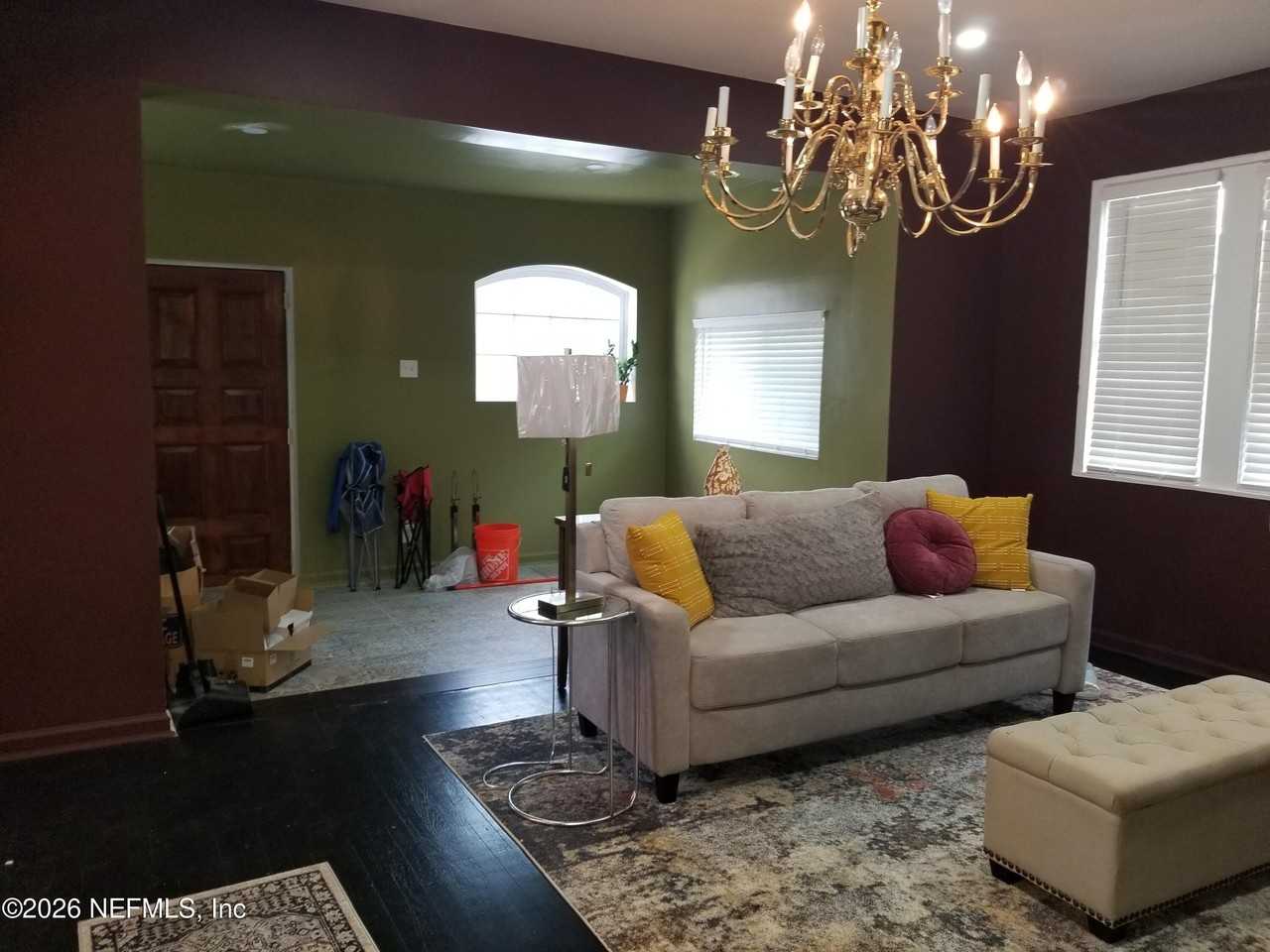 519 W 26th St - Photo 3 of 16