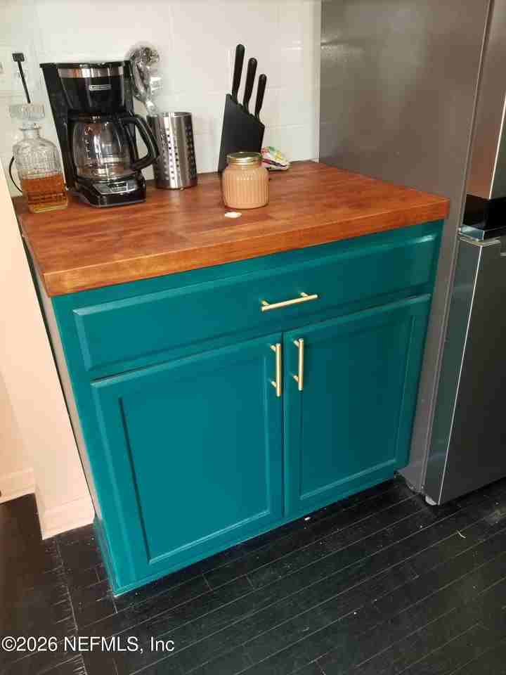 519 W 26th St - Photo 7 of 16