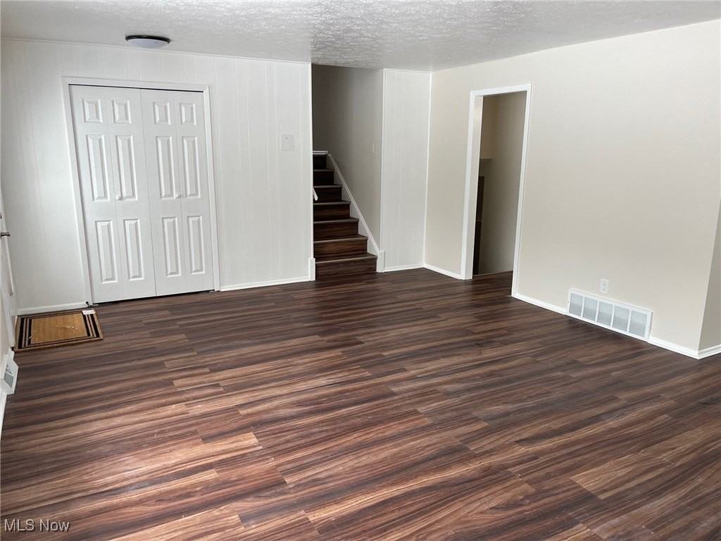 8671 Ashwood Dr - Photo 3 of 35