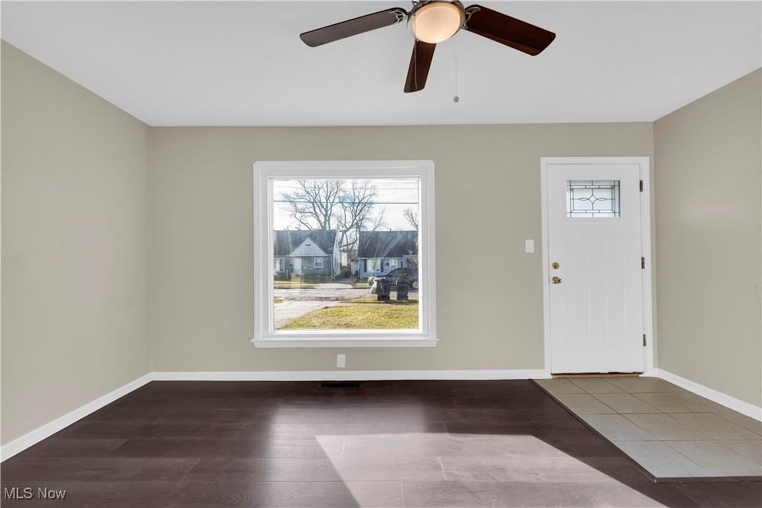 18804 Rockland Ave - Photo 3 of 23