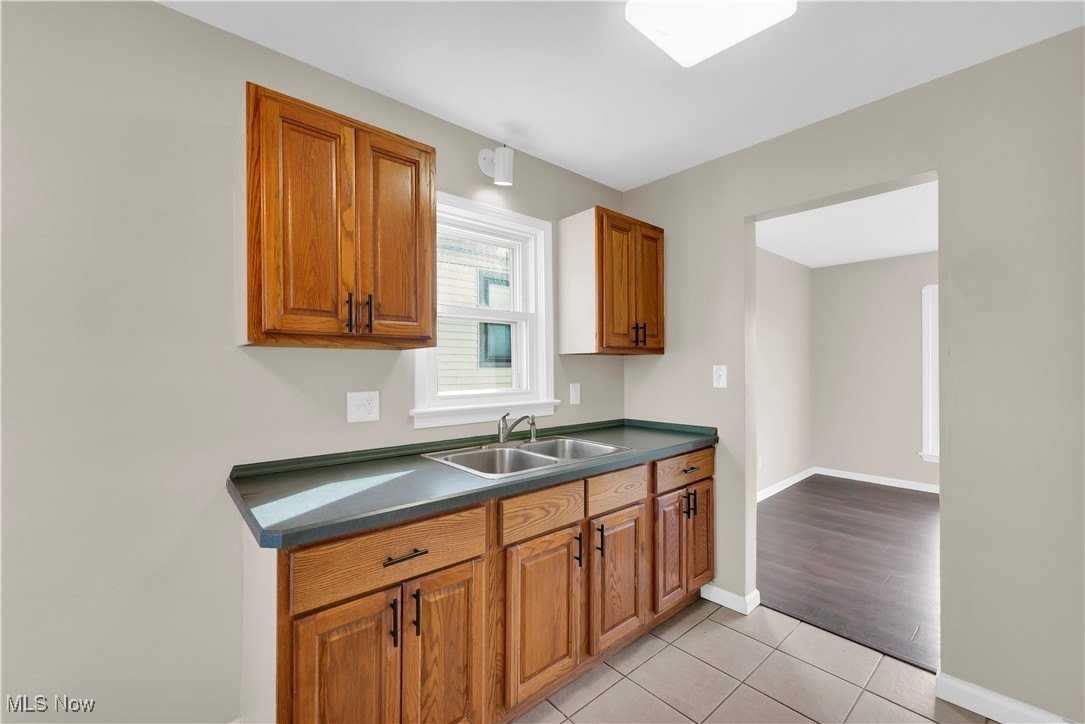 18804 Rockland Ave - Photo 7 of 23