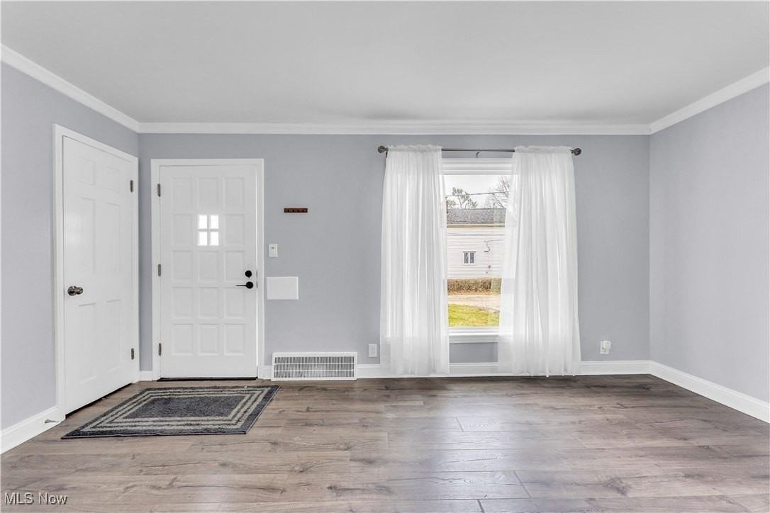 19205 Pasnow Ave - Photo 3 of 24