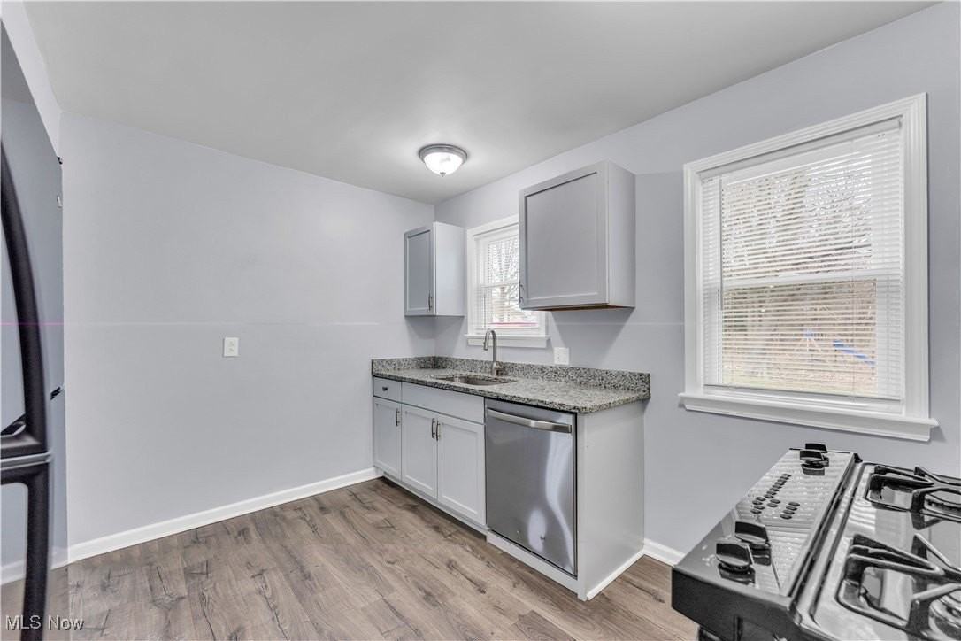 19205 Pasnow Ave - Photo 6 of 24