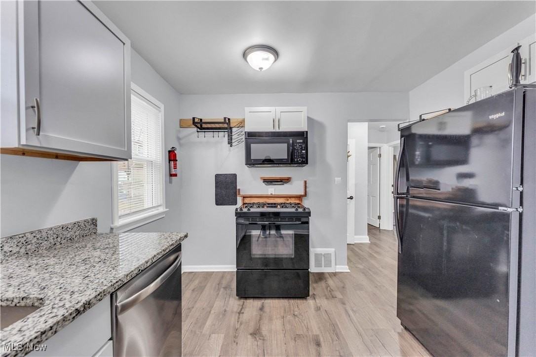 19205 Pasnow Ave - Photo 7 of 24