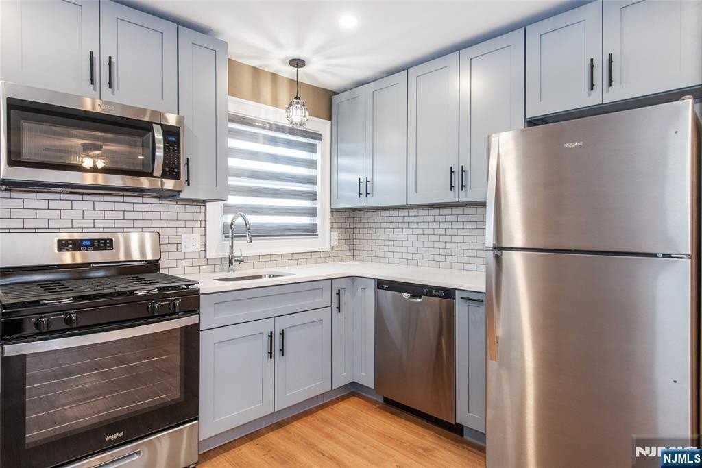 55 Garwood Ct N - Photo 3 of 25