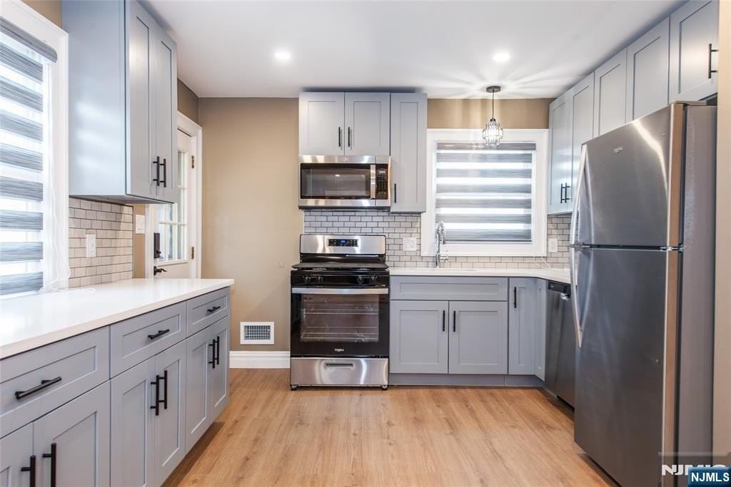 55 Garwood Ct N - Photo 4 of 25