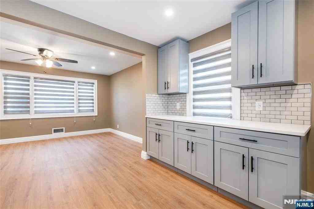 55 Garwood Ct N - Photo 6 of 25