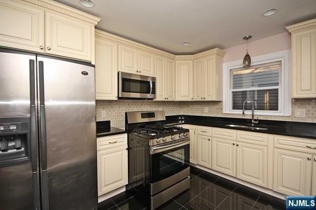 1504 74th St - Photo 6 of 13