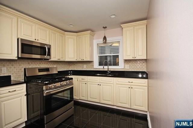 1504 74th St - Photo 7 of 13