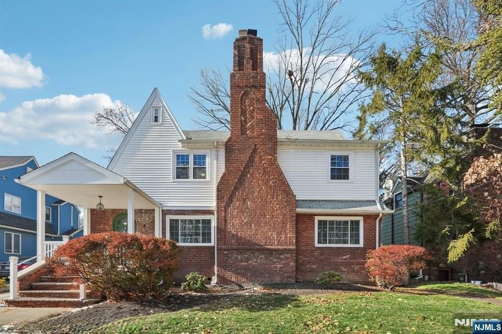 1486 Windsor Rd - Photo 2 of 24