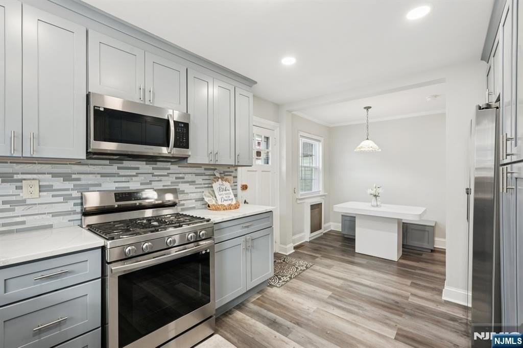 1486 Windsor Rd - Photo 3 of 24