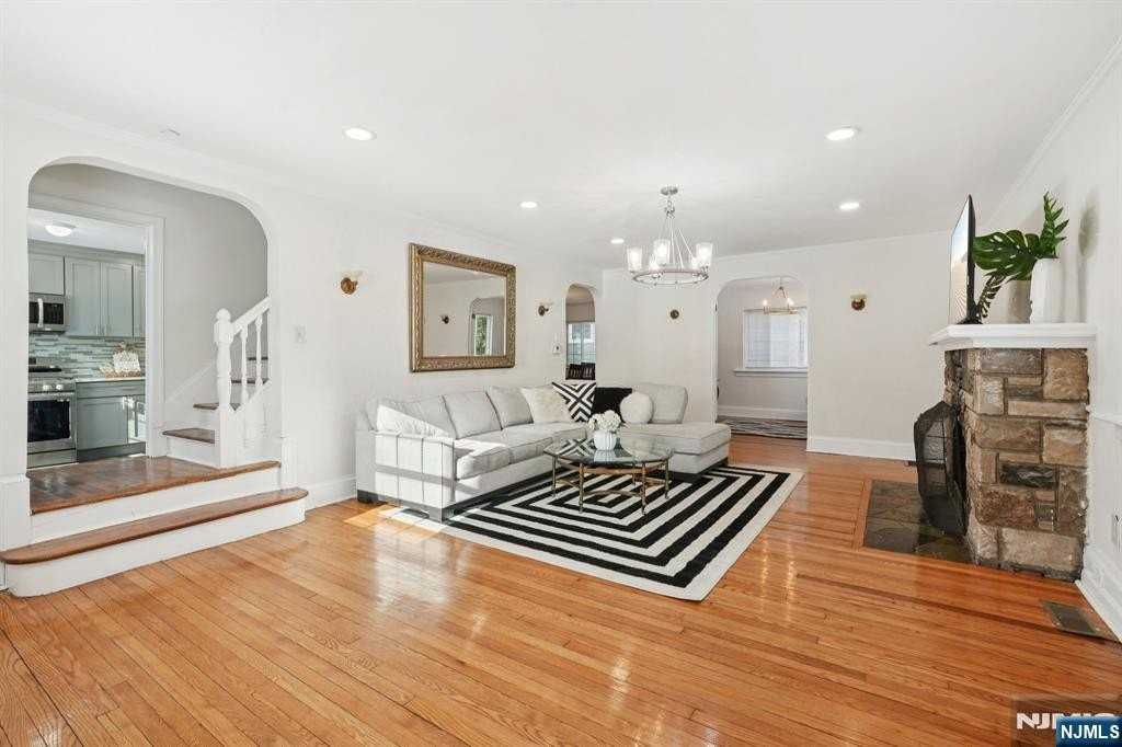 1486 Windsor Rd - Photo 6 of 24