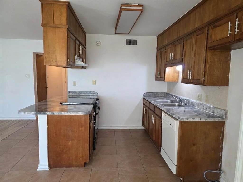 136 Richard Ln - Photo 3 of 21