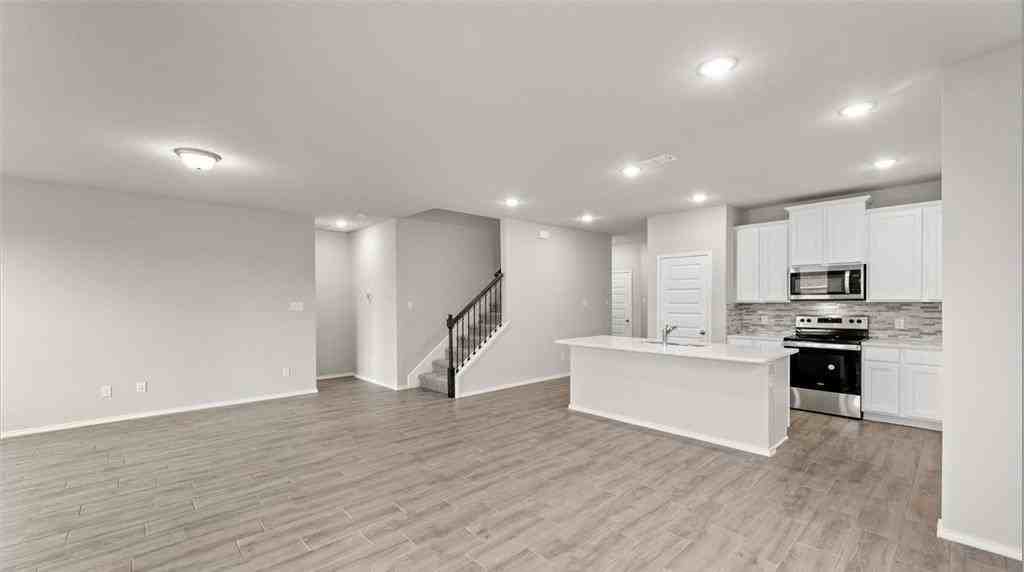 1104 El Sol Blvd - Photo 7 of 18