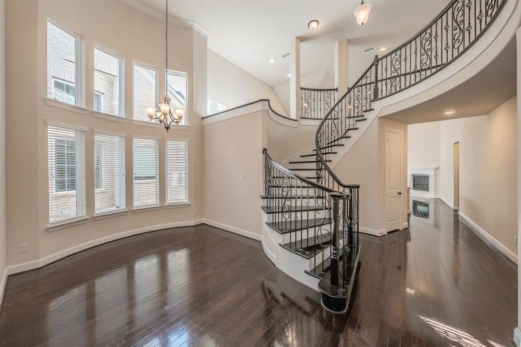 15633 Wild Cherry Ln - Photo 3 of 40