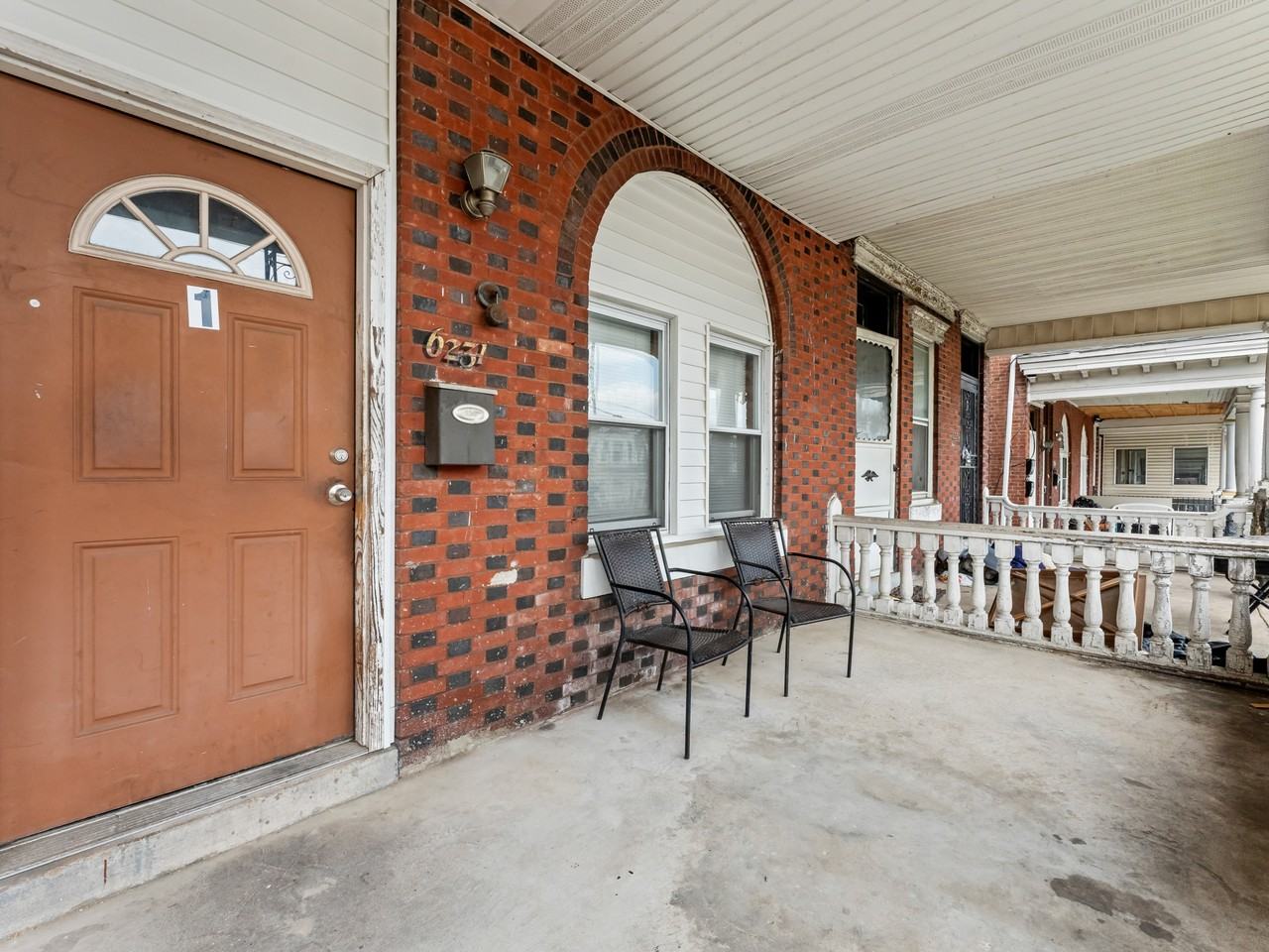 6231 W Jefferson St #2 - Photo 2 of 9