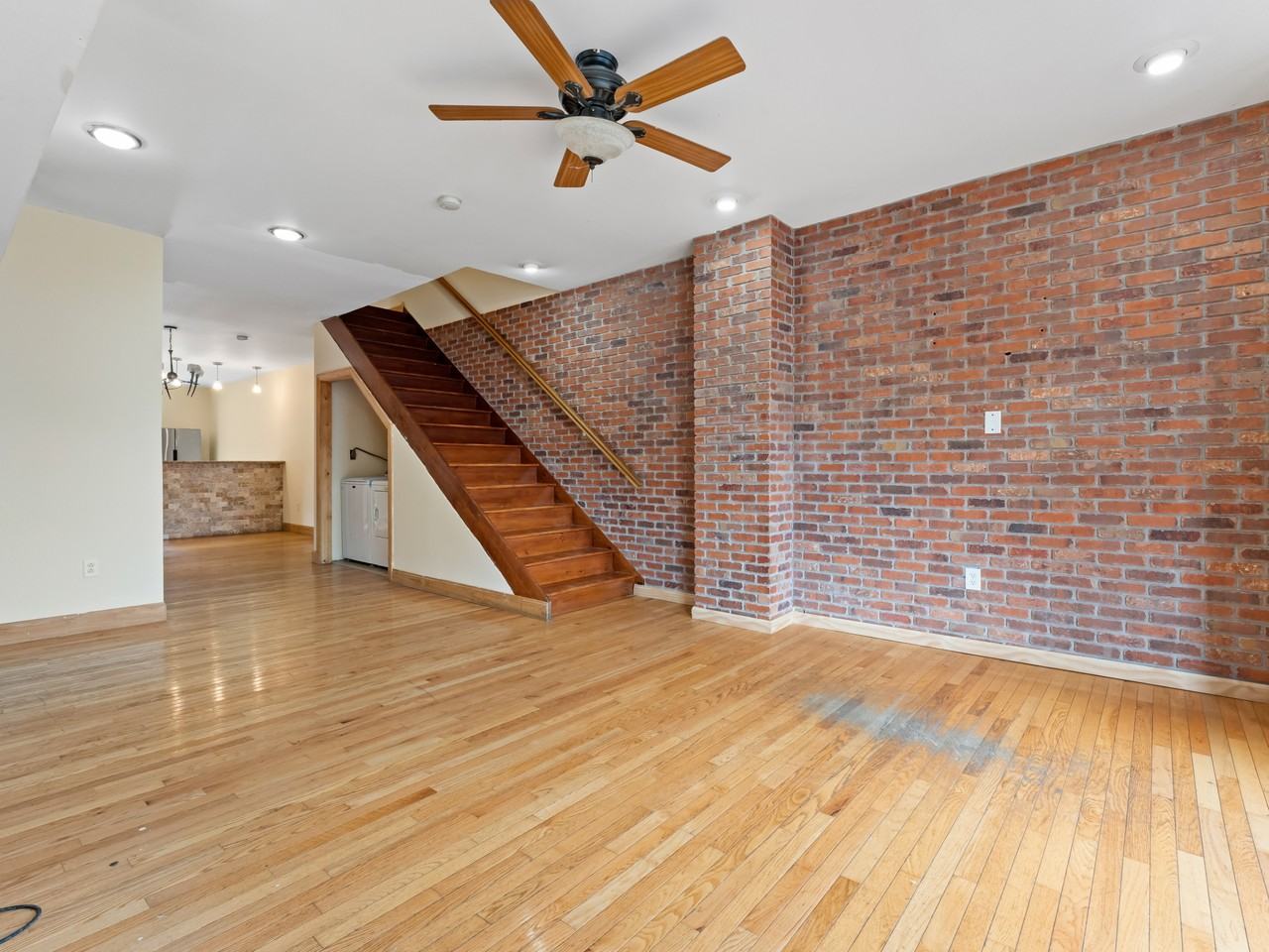 6231 W Jefferson St #2 - Photo 3 of 9