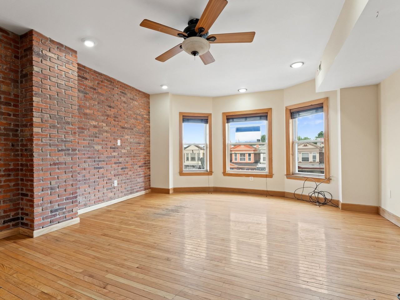 6231 W Jefferson St #2 - Photo 5 of 9