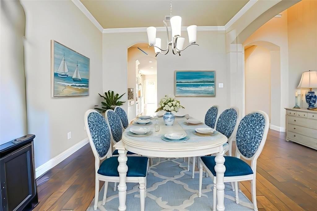 6844 Westbury Dr - Photo 3 of 40