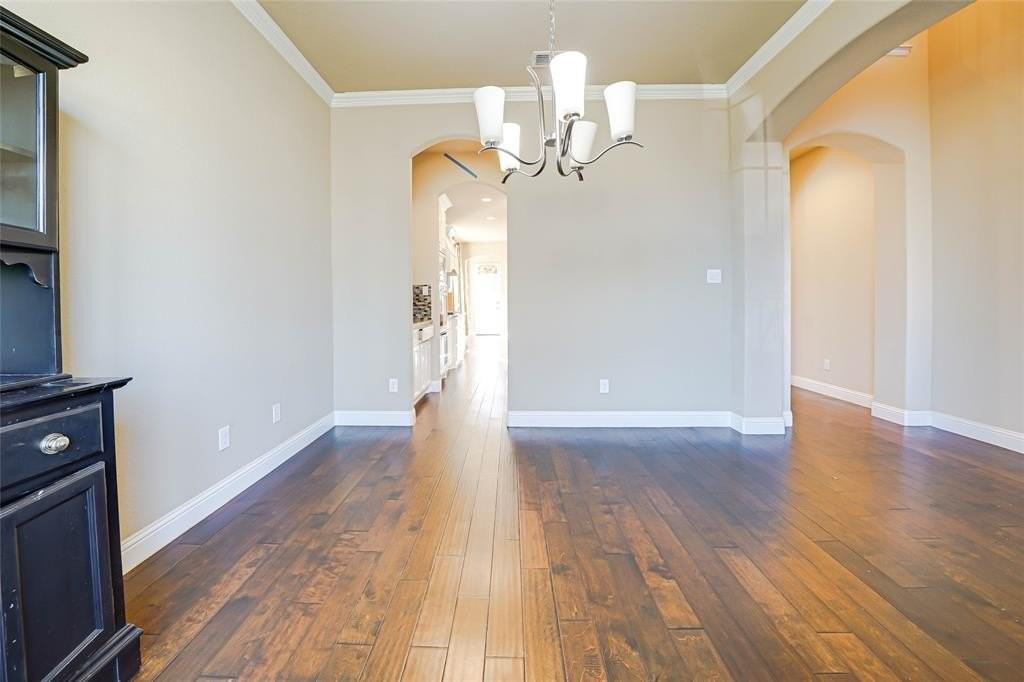 6844 Westbury Dr - Photo 4 of 40