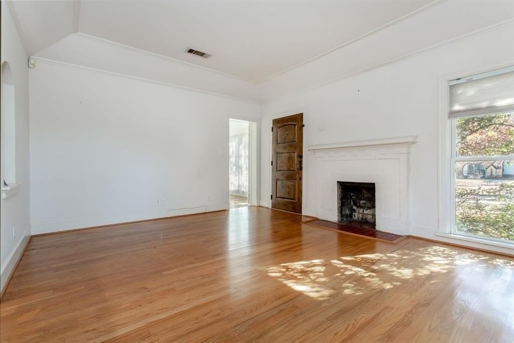 5543 Mccommas Blvd - Photo 4 of 24