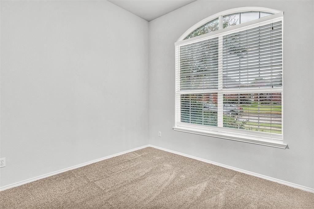 3704 Kimble Dr - Photo 5 of 32