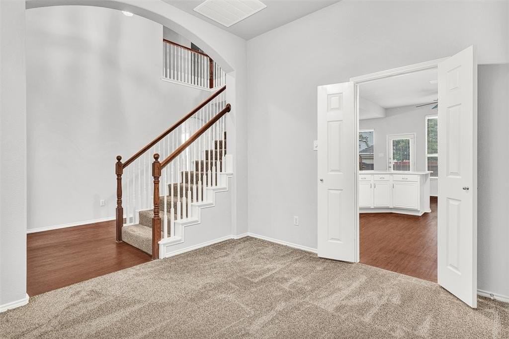 3704 Kimble Dr - Photo 6 of 32