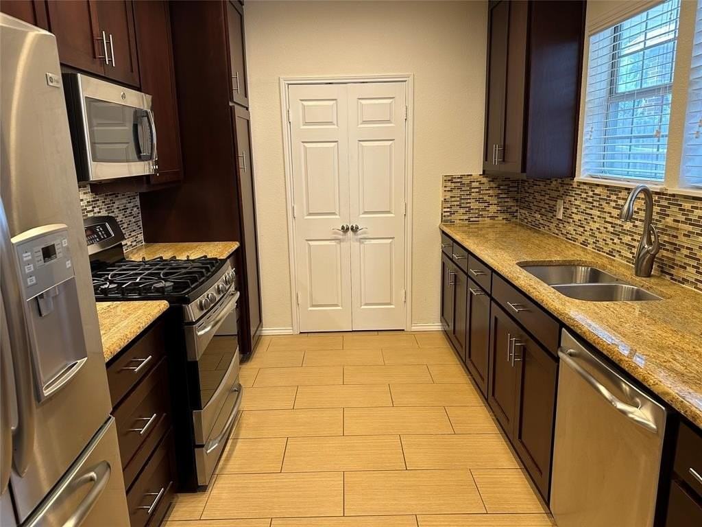 1304 Dorothy Ln - Photo 4 of 14