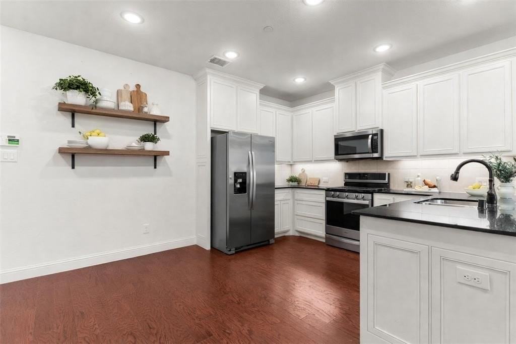 2634 Dodson St - Photo 5 of 25