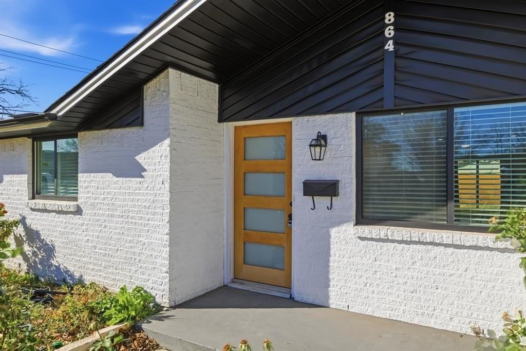 864 Rainbow Trl - Photo 2 of 30