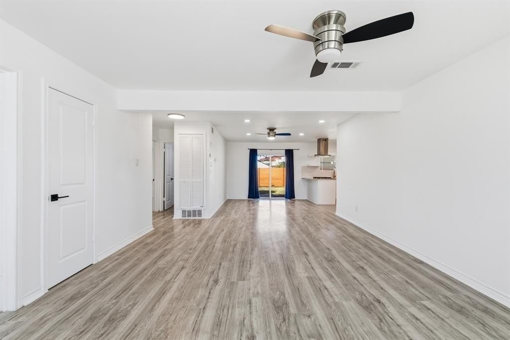 864 Rainbow Trl - Photo 4 of 30