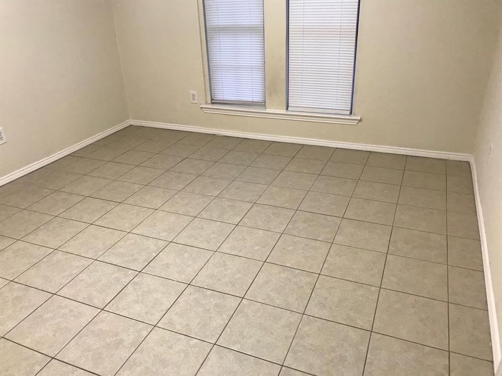 2805 Parkhaven Dr - Photo 2 of 12