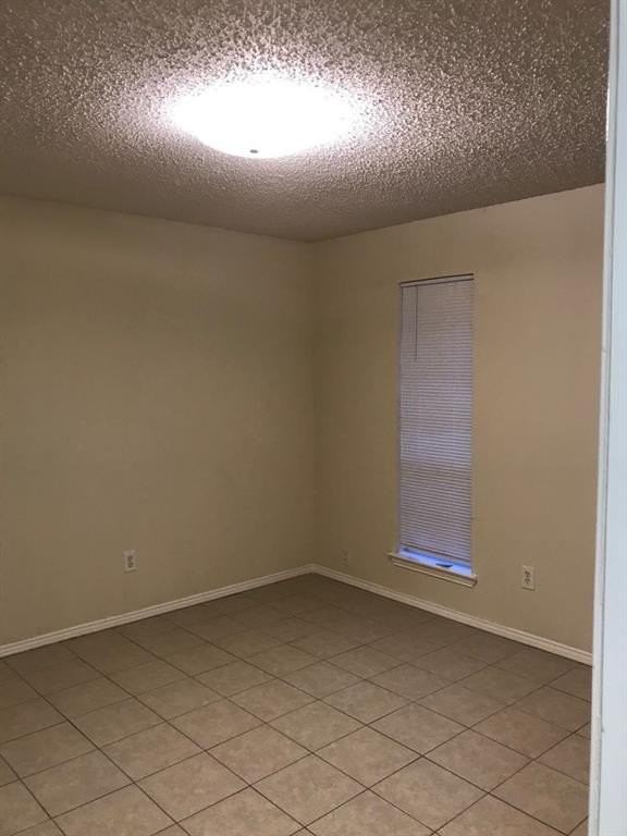 2805 Parkhaven Dr - Photo 4 of 12