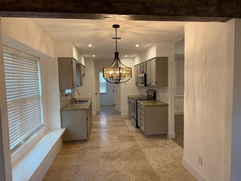 9426 Shipman St - Photo 4 of 7