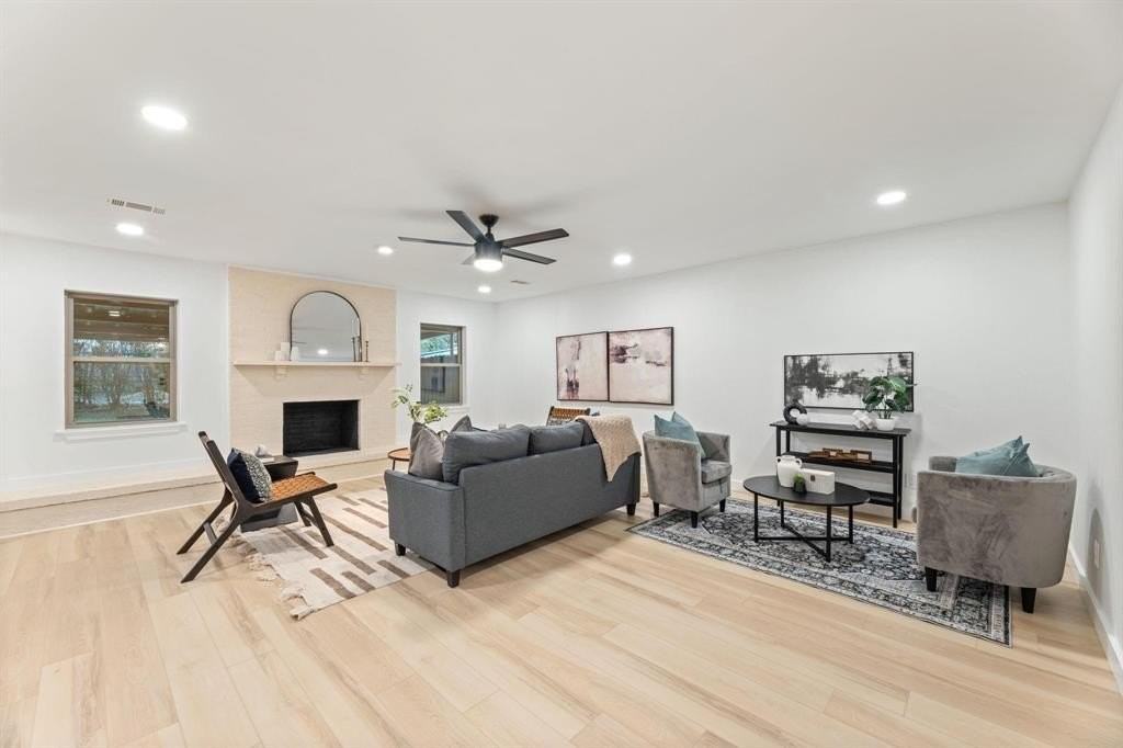 9056 Berkshire Dr - Photo 4 of 29