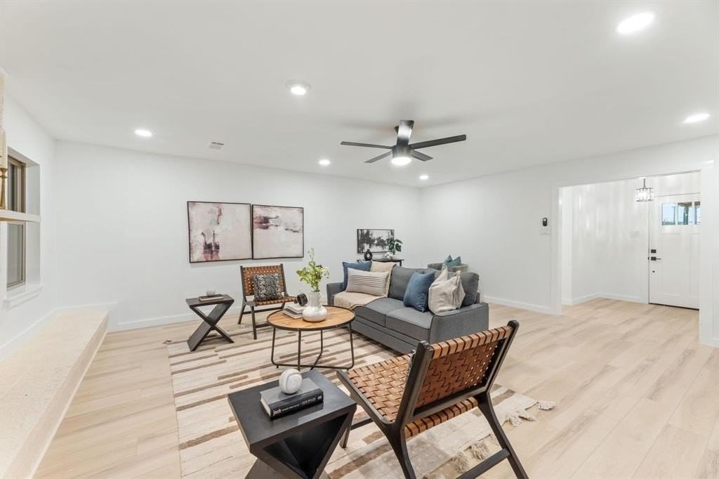 9056 Berkshire Dr - Photo 5 of 29