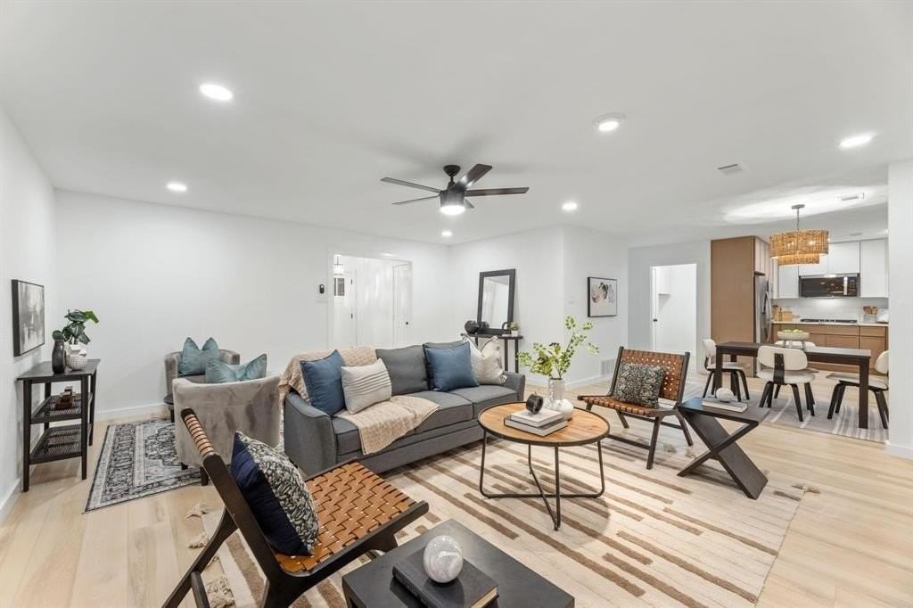 9056 Berkshire Dr - Photo 6 of 29